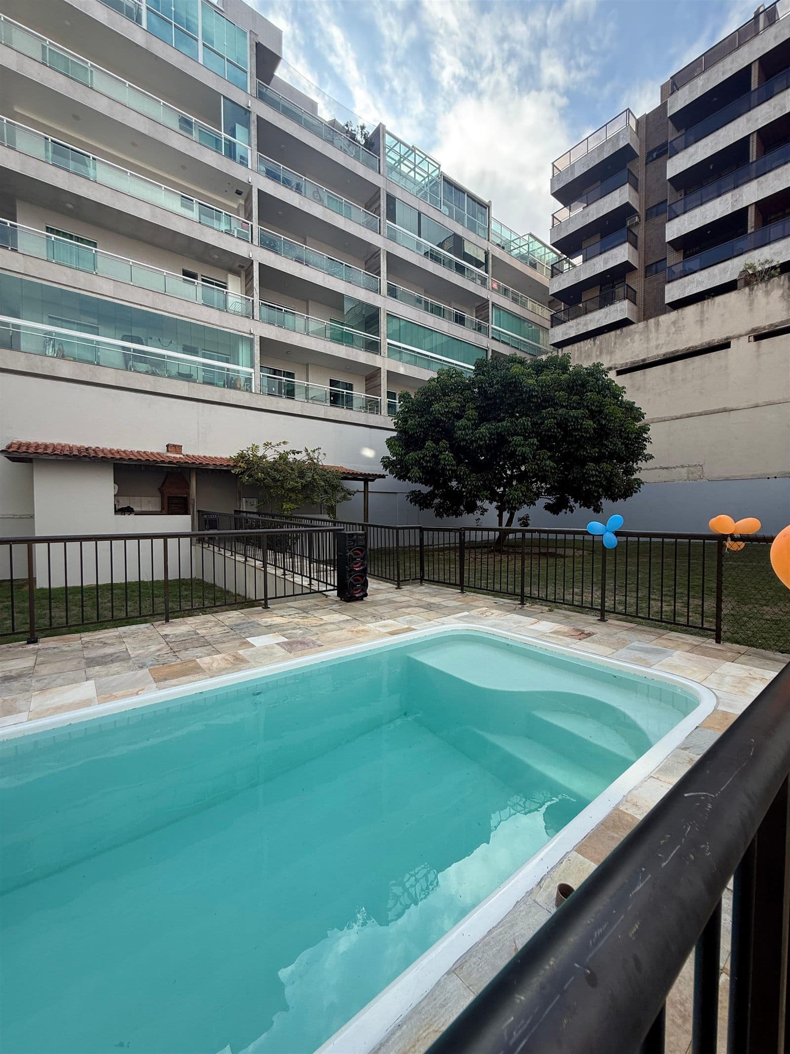 Piscina aquecida do Instituto Te Amo usada nas sessões de hidroterapia infantil